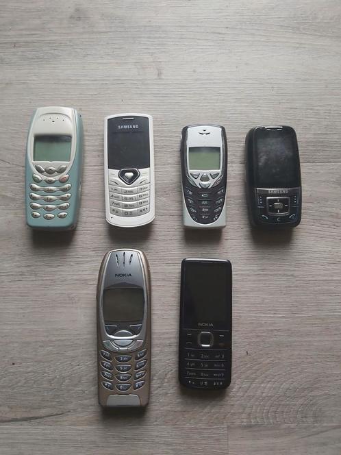 8 mobieltjes