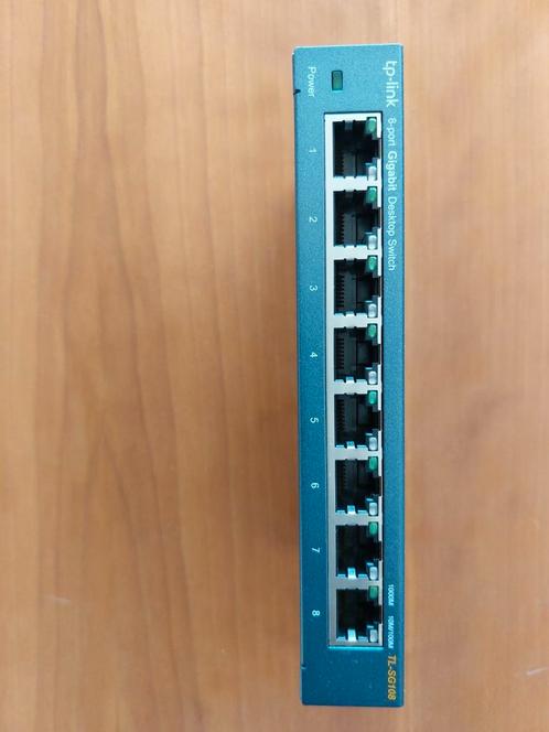 8-port netwerk switch tp-link. Model TL-SG108