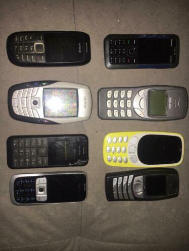 8 verschillende Nokia s telefoon s van de 80 en 90 jaren