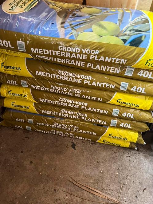8 zakken van 40L Grond voor mediterrane planten