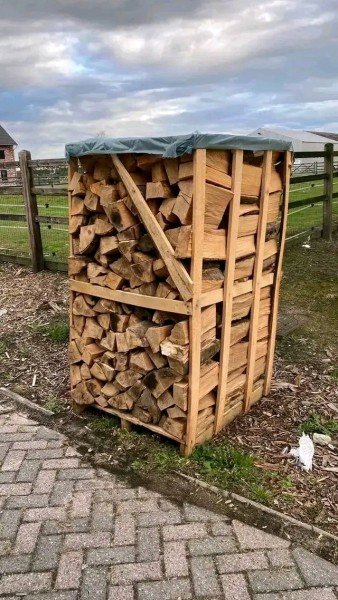 Verkoop van droog brandhout