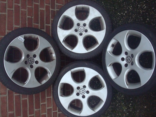 17 inch Originele VW GTI velgen en banden Kleber Maxxis 5x100