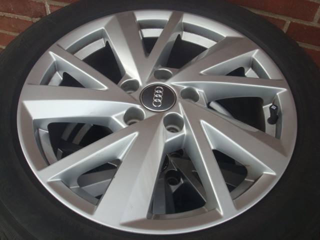 17 inch Original Audi Q2 T-ROC Ve;lgen en Banden Steek 5x112