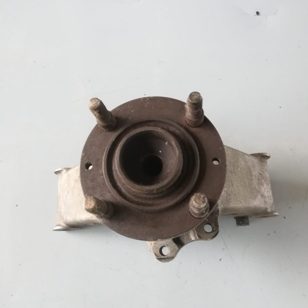 Rear hub and hub carrier for Maserati Bora