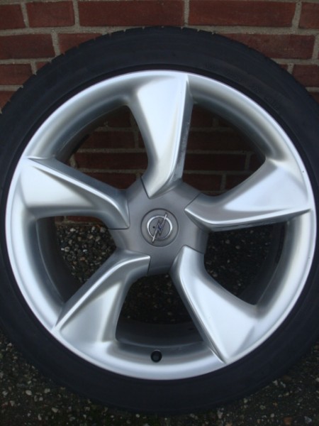19 Inch Astral Velgen Opel Astra Zafira Ampera 5x115