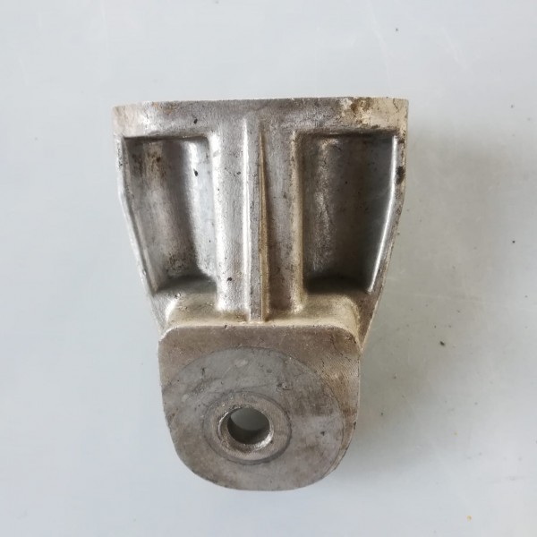 Engine mount for Maserati Indy