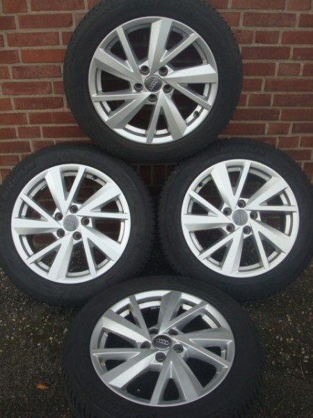 17 inch Original Audi Q2 T-ROC Ve;lgen en Banden Steek 5x112