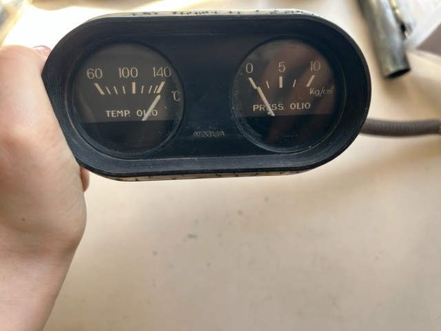 Oil pressure and temp gauge for Ferrari 330