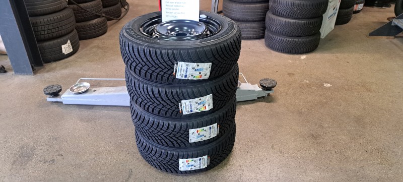Renault Clio winterbanden 185/65R15 88 T NIEUW Hankook