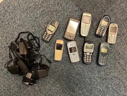 9 vintage telefoons. Inclusief opladers.