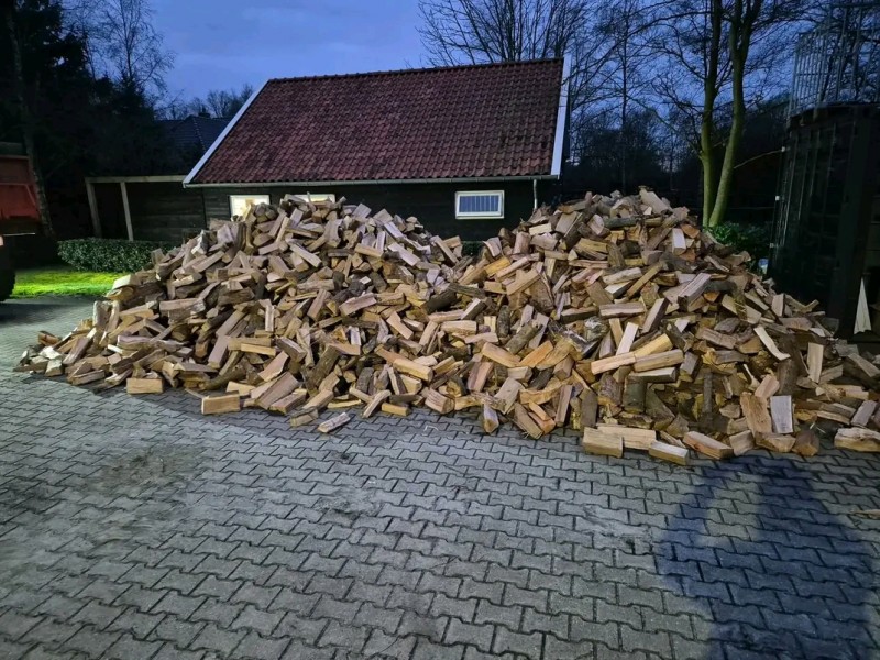 Verkoop van droog brandhout