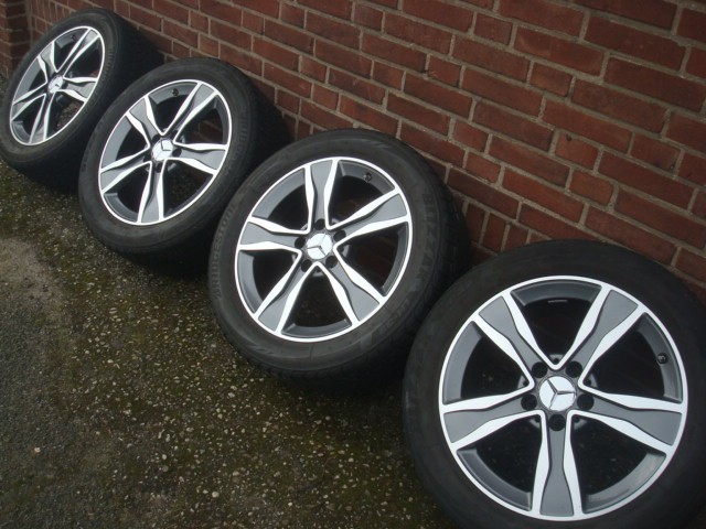 17 inch Originele Mercedes Winterset TPMS W205 C-klasse 5x112