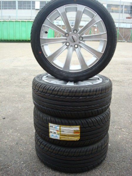 17 inch Momo velgen en banden steek 5x108