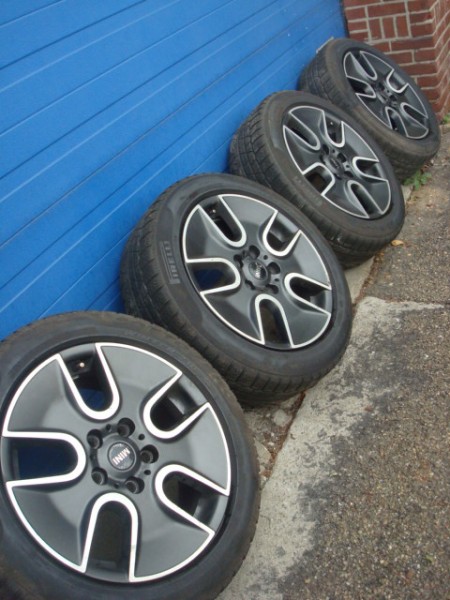 17 Inch Originele Mini Velgen en Banden Steek 5x120