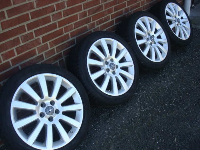 18''Originele Opel Velgen en Banden Steek 5x110sief banden. Complete setprijs € 550,- Montage ter plekke mogelijk.  Wij leveren heel mogelijk: €60,- / Belgie €80,-  Voor.meer info 0614131301  Art 631