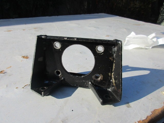 Lower gearbox support for Lamborghini Espada