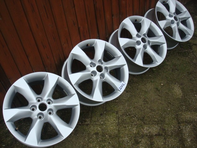 17 Inch Originele Nissan Velgen Steek 5x114,3