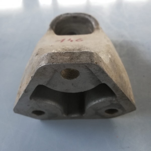 Engine mount for Maserati Indy