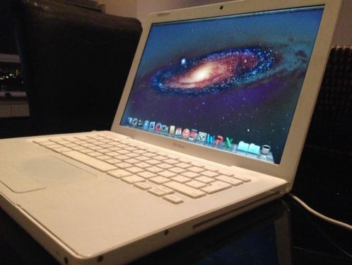 A MacBook 13,3034 White late 03906 - MacBook 13,3034 Wit eind 03906