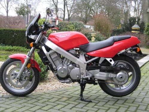 AANBIEDING WEEK 14 Honda NT650 GT Hawk 1990