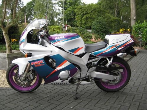 AANBIEDING WEEK 38 Yamaha FZR600R 1996