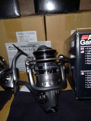 Abu Garcia Cardinal II STX2000S (met gratis Spiderwire EZ)..