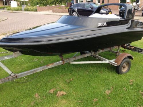 Accelerate Nemo 300 Suzuki 8 PK 4 Takt Elect. en Trailer