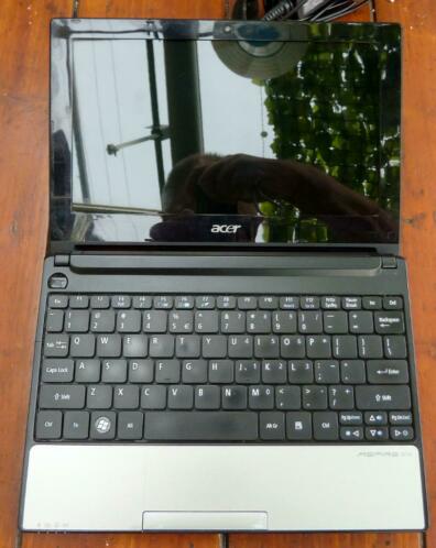 Acer Aspire One laptop notebook 11 inch SSD LinuxMint 19 xfc