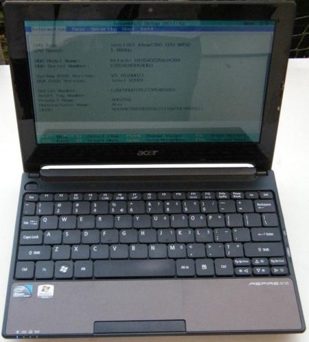 Acer Aspire One  Windows 8.1  mooie laptop met tas