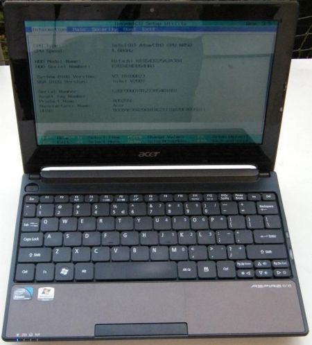 Acer Aspire One  Windows 8.1  mooie laptop met tas  zgan