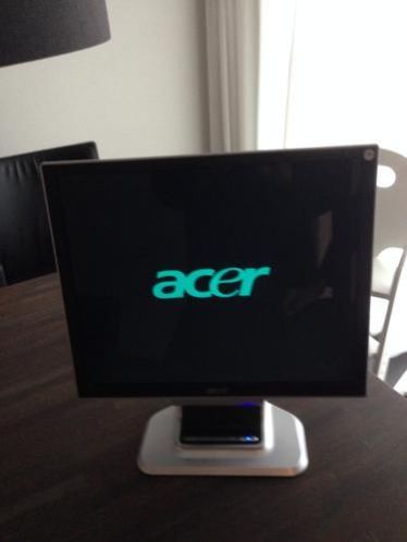 Acer LCD scherm 21 inch zgan  webcam logitech 