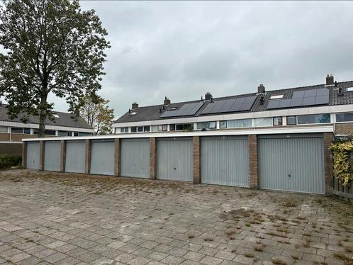 Acht verhuurde garageboxen in Dokkum - belegging - Friesland