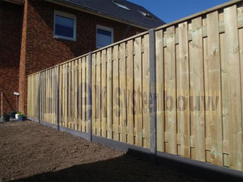 ACTIE hout beton schutting 19 planks tuinschermen geplaatst