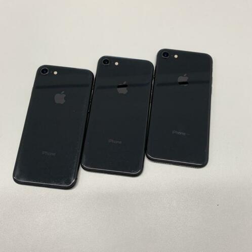 ACTIE iPhone 8 64gb zwart voor 220,- incl opladeramp garantie
