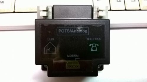 ADSL splitter voor analoge lijn naar modem en telefoon