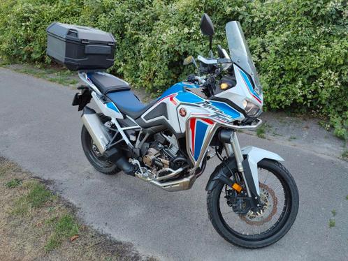 Africa Twin DCT 2021 met weinig km en veel accessoires.