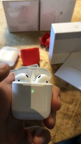 AirPods 2(NIEUW en GESEALD) lees beschrijving