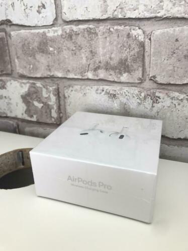 Airpods Pro (Inc wireless charging case)