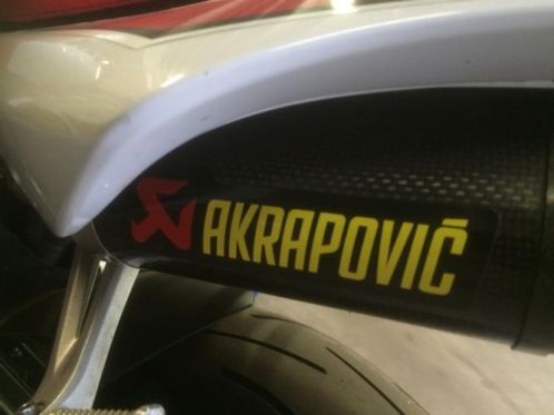Akrapovic uitlaat systeem compleet R1