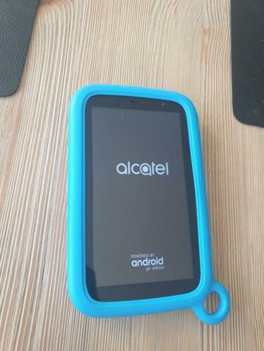 Alcatel 16GB Black  Bumper blue. Tablet.