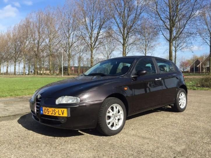 Alfa 147 1.6 t.spark 16v distinctive 5 deurs