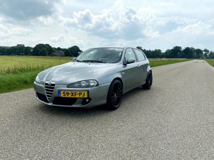 Alfa Romeo 147 1.6 5DR 2007 Grijs 