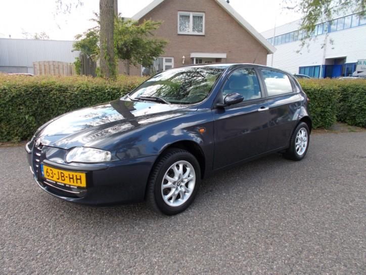 Alfa Romeo 147 1.6 T.Spark Distinctive 5-drs. AIRCO113.000 