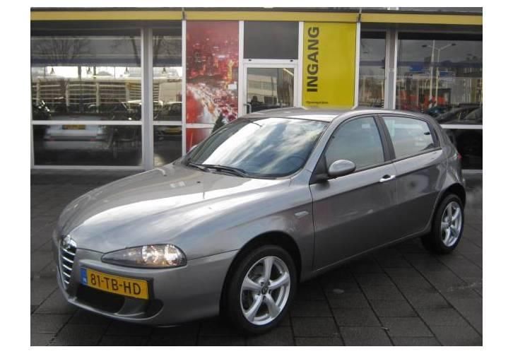 Alfa Romeo 147 1.9 JTD 5-DEURS 120PK AIRCO  LM-VELGEN