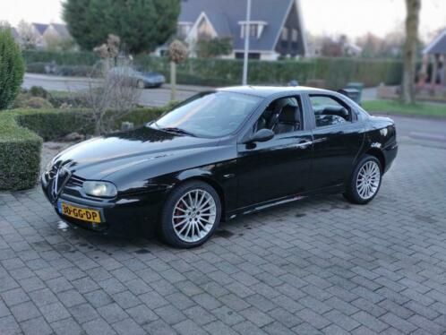 Alfa Romeo 156 2.5 V6 met madeno, xenon amp momo