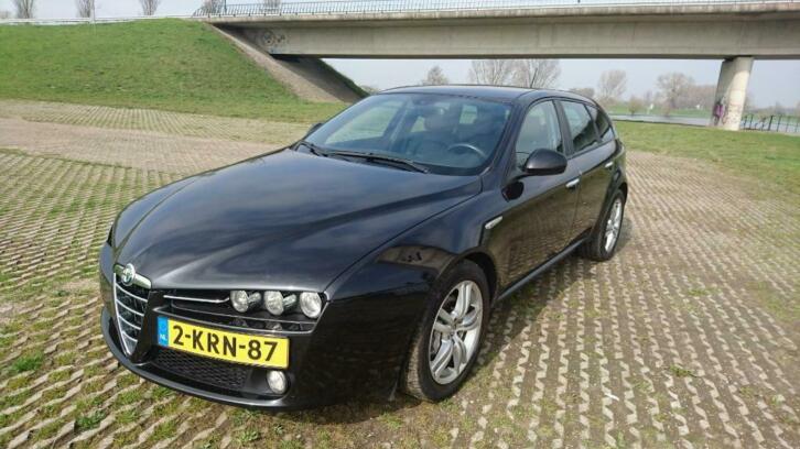 Alfa Romeo 159 2.0 Jtdm 100KW SW 2012 Zwart zeer mooi