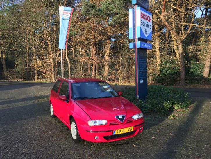 Alfa Romeo Alfa-145 1.4 Twin Spark 16V 2000 Rood
