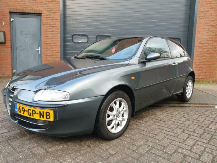 Alfa Romeo Alfa-147 1.6 T.spark 16V 77KW 3DR 2001 Grijs, NAP