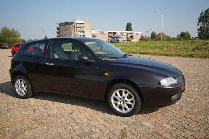 Alfa Romeo Alfa-147 1.6 T.spark 16V 77KW 3DR 2003 Zwart