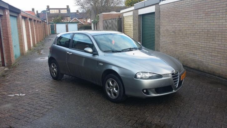 Alfa Romeo Alfa-147 1.6 T.spark 16V 77KW 3DR 2005 Grijs